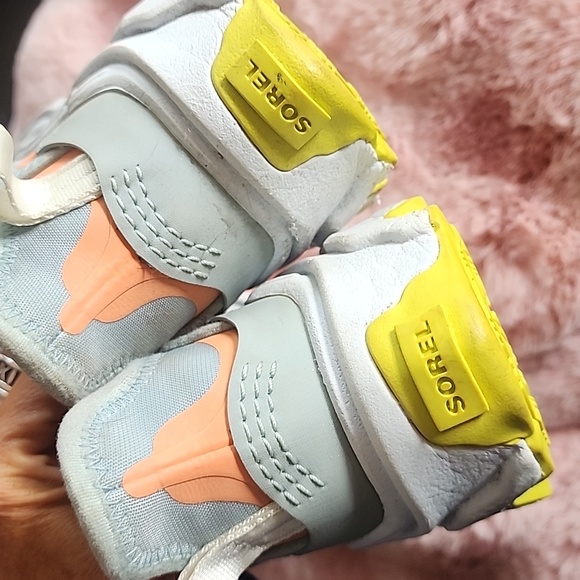 ♥️SOREL RUNNING SHOES! - Picture 3 of 9